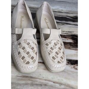 Mushrooms Womens 8M Cream Leather Woven Loafers Hook & Loop Flat Shoes 84890